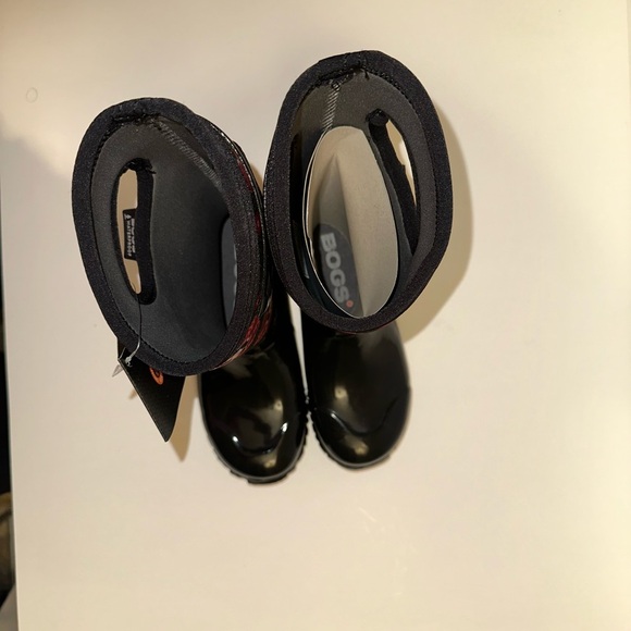 Bogs Kid's "NWT" Floral Kaleidoscope Insulated Warm North Hampton Boot Size 1.0 - Picture 9 of 12